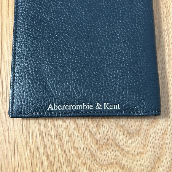 Abercrombie & Kent Pebble Dark Navy Long Passport ID Wallet - gently used - Picture 2 of 10
